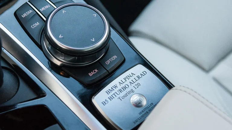 ALPINA20B520Touring20Bi-Turbo20Imperial20Blue20Pearl20Exklusivleder20Nappa20Elfenbeinwei20Elfenbeinweiss20G31203.jpg