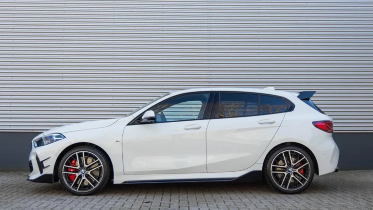 BMW20118i20M20Performance20F4020Alpine20White20Stof20Trigon20Alcantara20Schwarz20Hatchback20bergwerff203.jpg