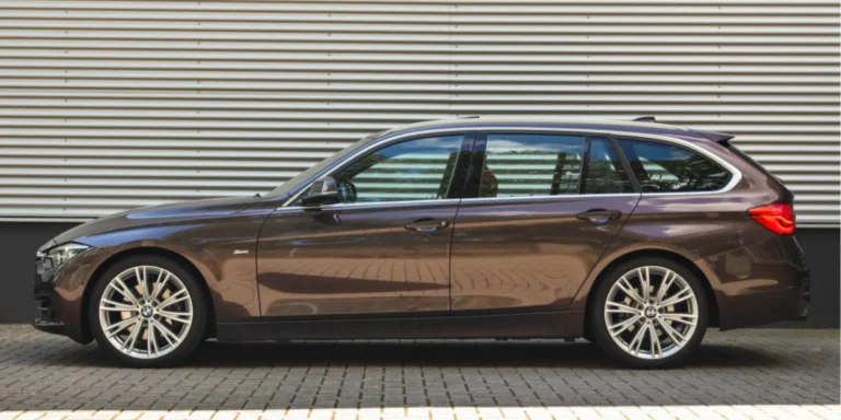 BMW203-serie20Touring20330i20Individual20Lak202B20Leder20-20Panorama20-20Memoryzetels20-20Head-up20-20Trekhaak208.jpeg-1