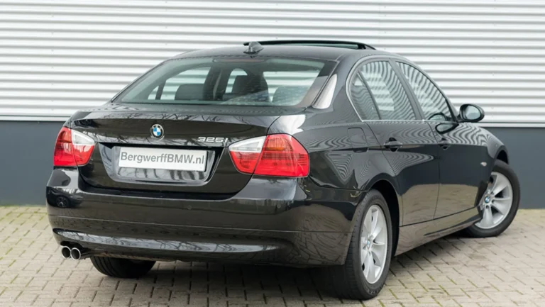 BMW20325i20Youngtimer20Blacksafier20E9020Bergwerff202.jpg