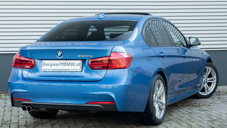 BMW20330e20M-Sport20Estoril20Blau20F3020Bergwerff202.jpg