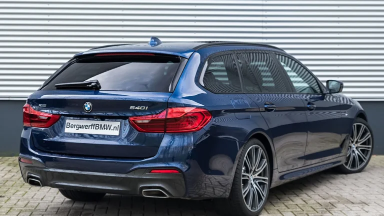 BMW20540i20Touring20xDrive20G3120Mediterran20Blauw20Elfenbeinwei20Bergwerff202.jpg