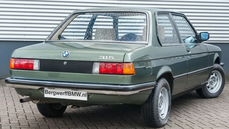 BMW20E212031520Oldtimer20Handgeschakeld20Zypressen20GrC3BCn20Metallic20198220Bergwerff20Classic202.jpg