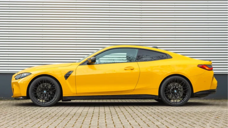 BMW20M420Coupe20Competition20Individual20Speed20Yellow20Speedgelb20Volleder20Merino20Schwarz20G82203.jpg
