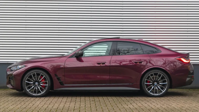 BMW20i420M5020Individual20Wildberry20Metallic20G2620BMW20Individual20Volllederausstattung20Schwarz20Electric203.jpg
