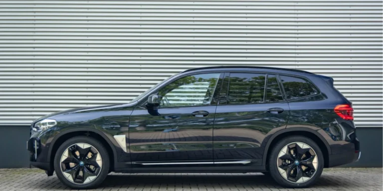 BWM20iX320Electric20G0820High20Executive20Carbon20Black20Metallic20Leder20Vernasca20Mokka20stiksel20Schwarz20SUV203.jpg-1