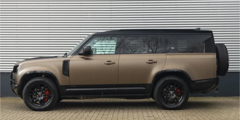 Land20RoverC2A0DefenderC2A013020P40020Gondwana20Stone20metallic204.jpg-1