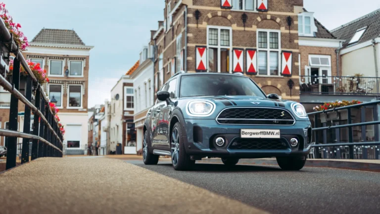 MINI20Countryman20Cooper20SE20MINI20Yours20Leer20Lounge20Carbon20Black20Sage20Groen20Metallic2028329.jpg