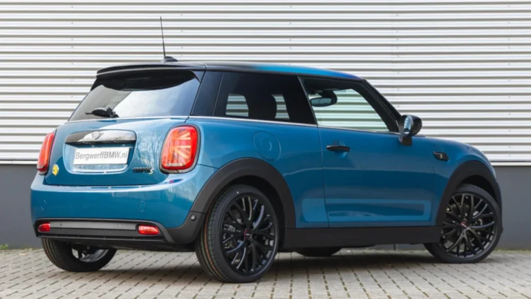 MINI20Electric20F5620Island20Blue20Stoff20Leatherette20combinatie20Black20Pearl20Light20Grey20Hatchback202.jpg