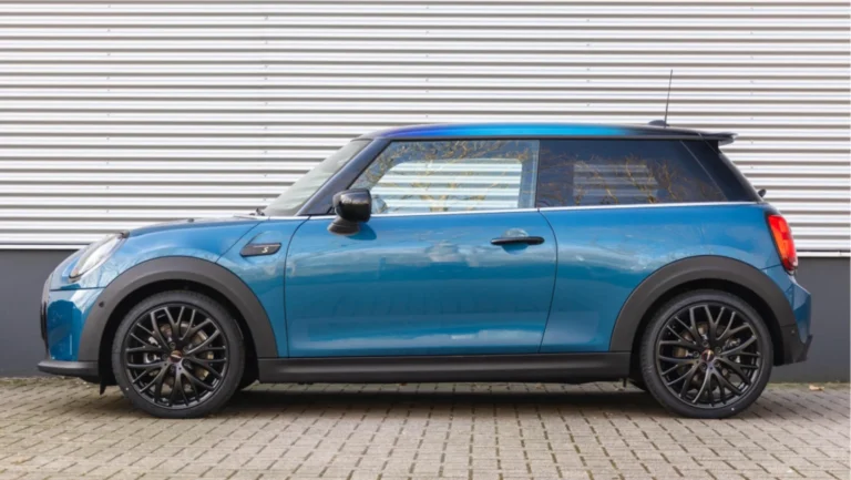 MINI20Electric20F5620Island20Blue20Stoff20Leatherette20combinatie20Black20Pearl20Light20Grey20Hatchback203.jpg