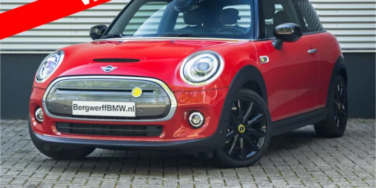 MINI20Electric20Yours20Chili20red20Yours20leer20lounge20carbon20black20F5720Cooper20SE20Bergwerff201.jpg-1