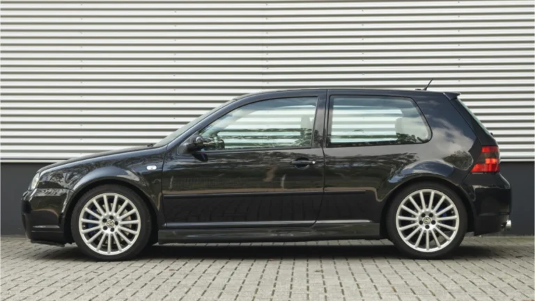 VolkswagenC2A0GolfC2A03.220V620R32204Motion203_0.jpg